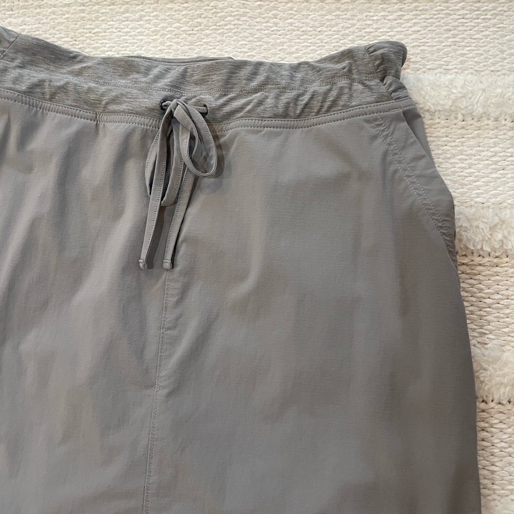 Duluth trading Co grey skort skirt attached shorts stretch women’s size 14 - Picture 5 of 14